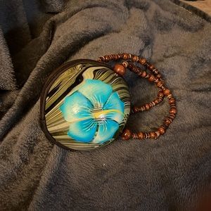 Hand painted coconut purse with zipper NWOT